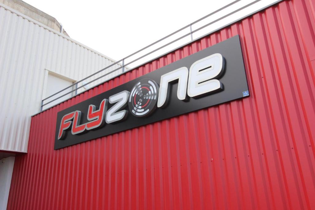 Auberge Flyzone เลซิยอง คอร์เบรียส์ ภายนอก รูปภาพ