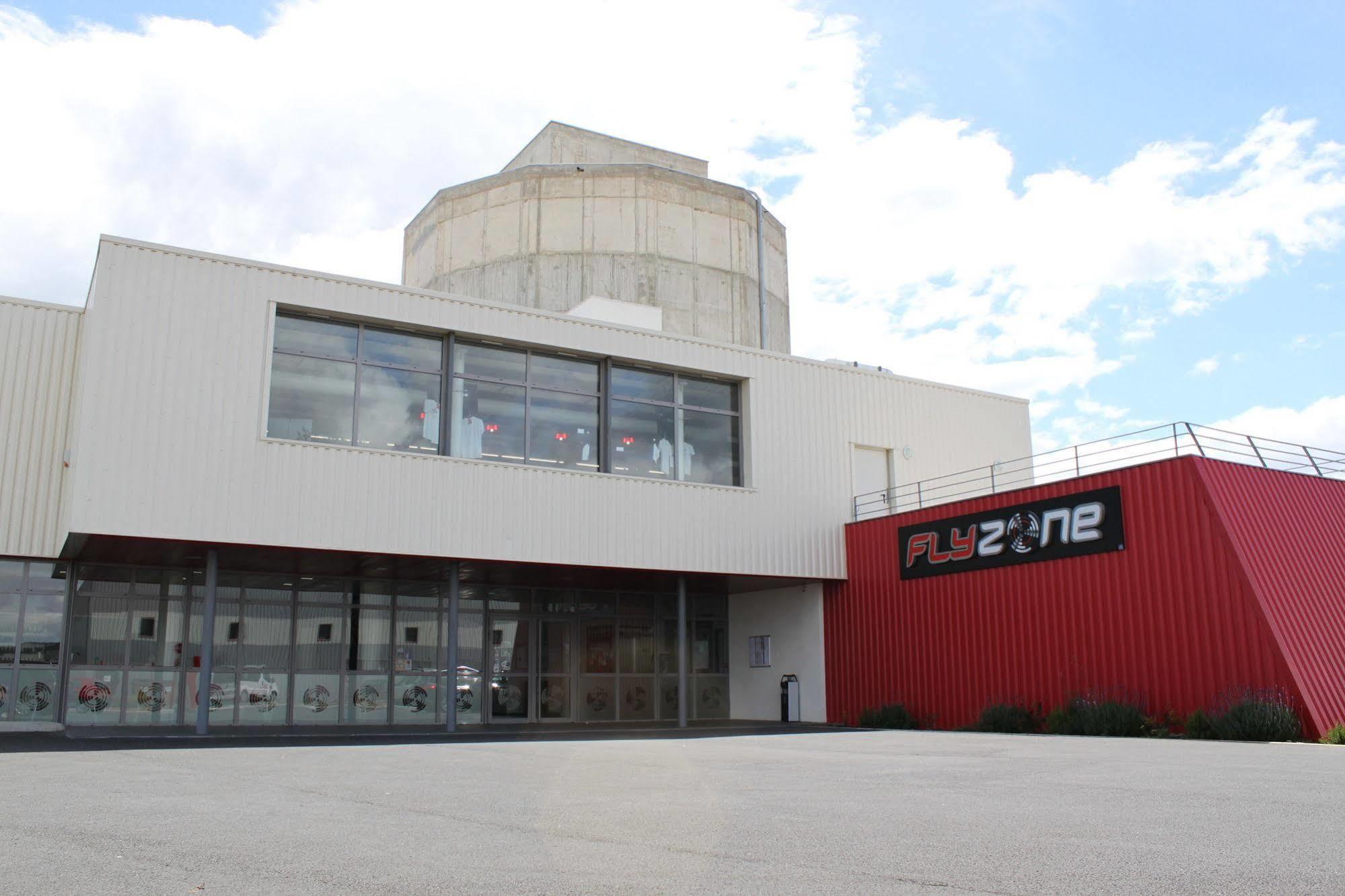 Auberge Flyzone เลซิยอง คอร์เบรียส์ ภายนอก รูปภาพ